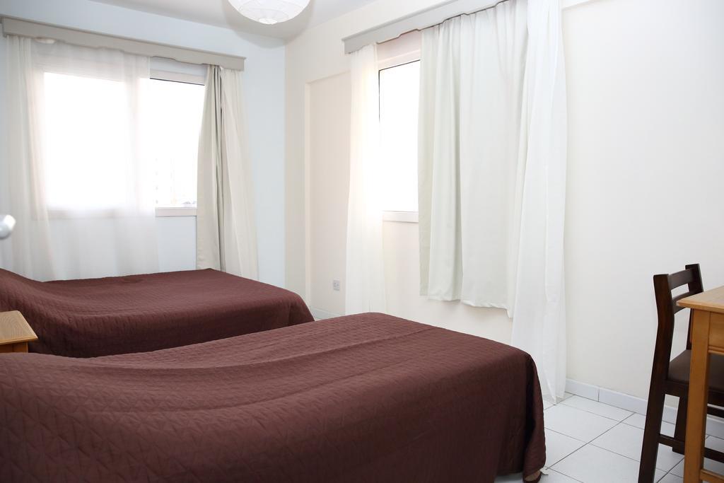 Alora Apartments Larnaca Extérieur photo