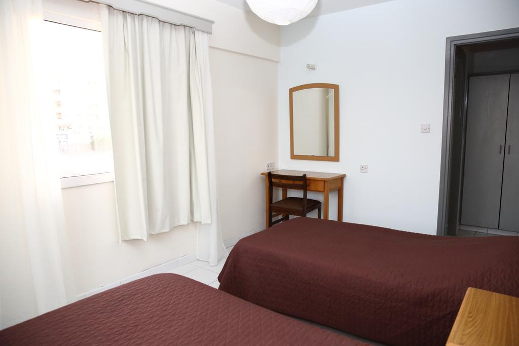 Alora Apartments Larnaca Extérieur photo