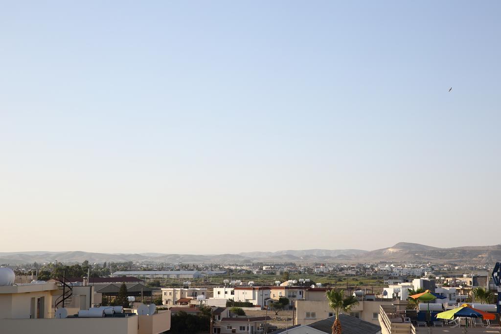 Alora Apartments Larnaca Extérieur photo