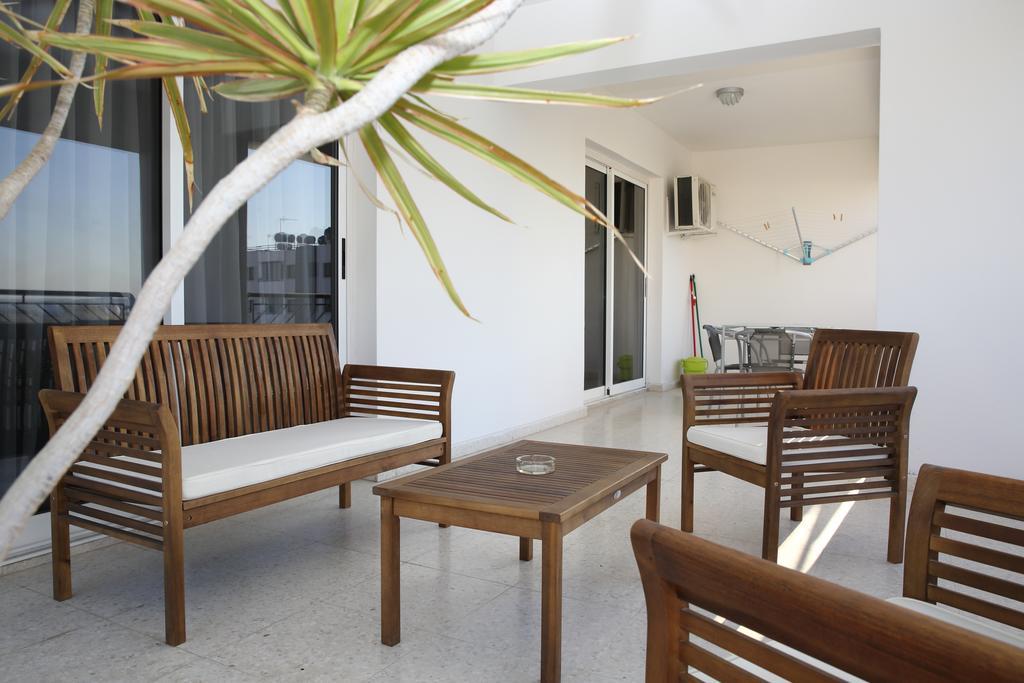 Alora Apartments Larnaca Extérieur photo