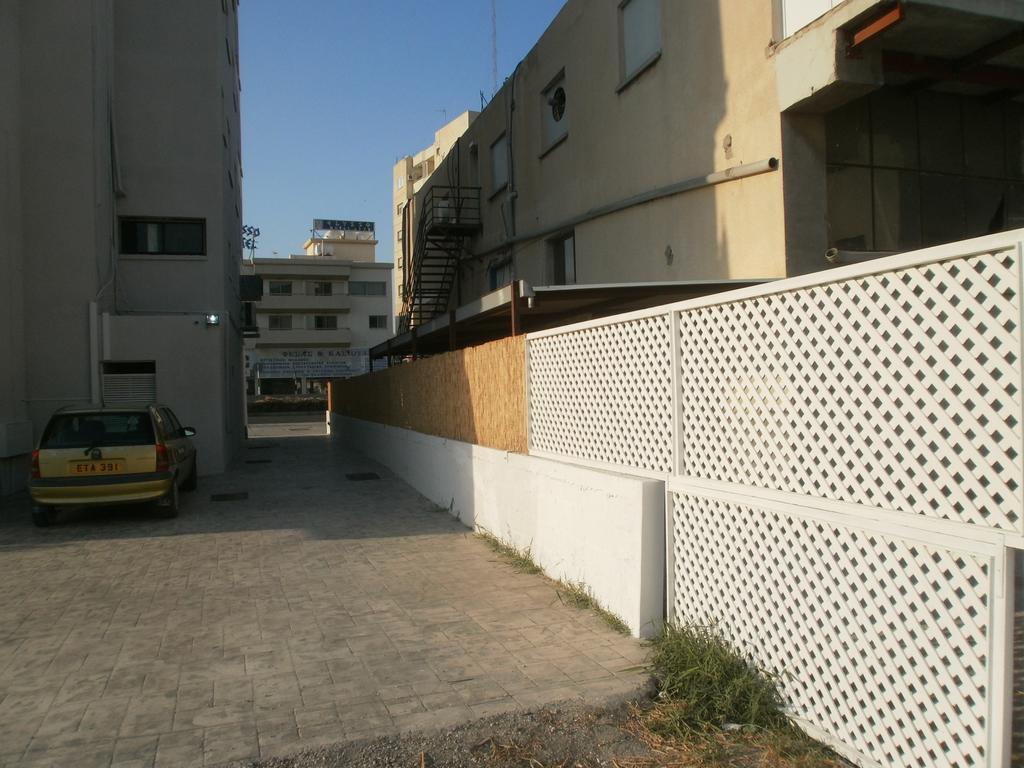 Alora Apartments Larnaca Extérieur photo