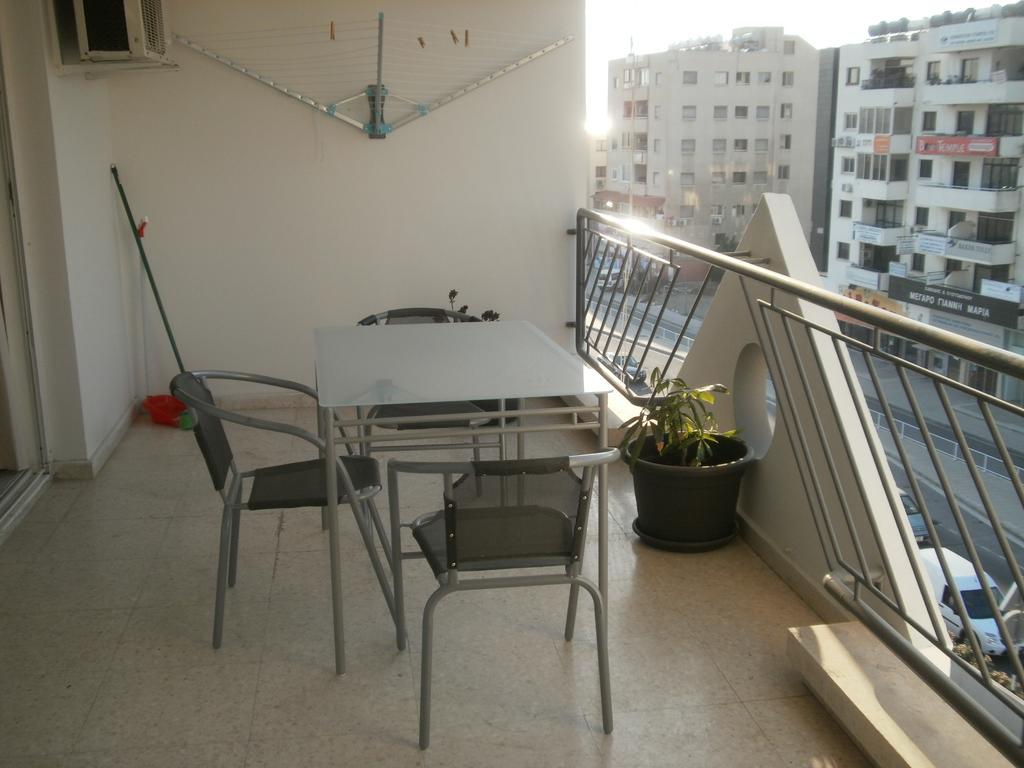 Alora Apartments Larnaca Extérieur photo