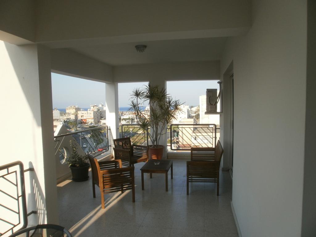 Alora Apartments Larnaca Extérieur photo