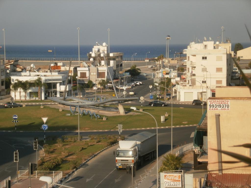 Alora Apartments Larnaca Extérieur photo