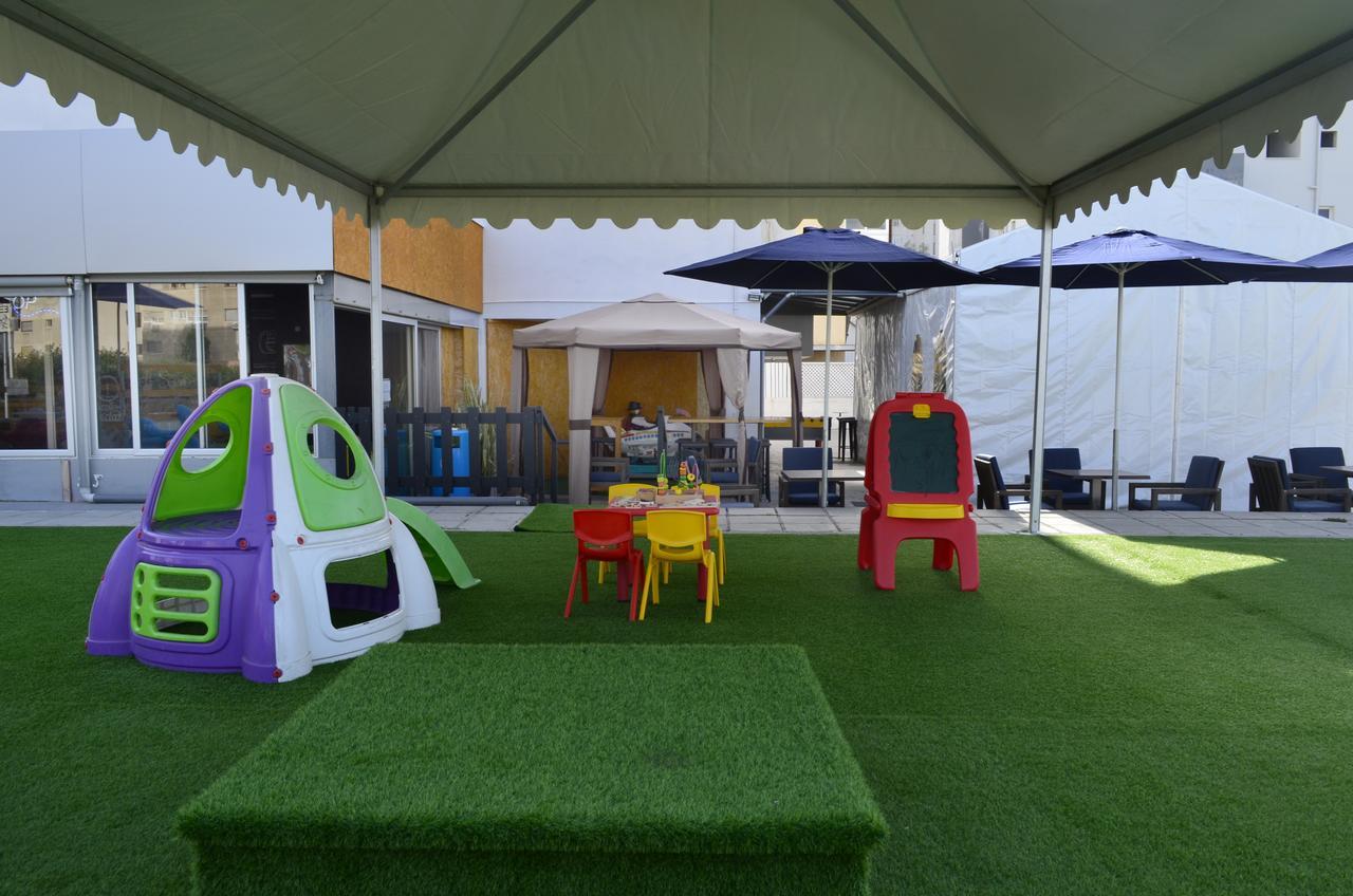 Alora Apartments Larnaca Extérieur photo
