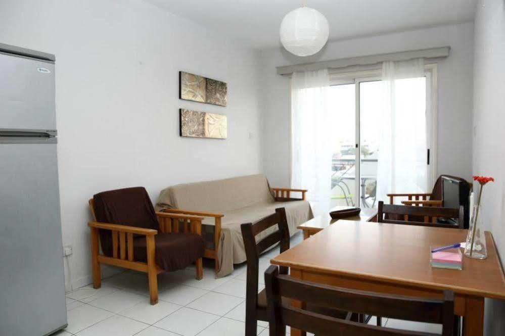 Alora Apartments Larnaca Extérieur photo