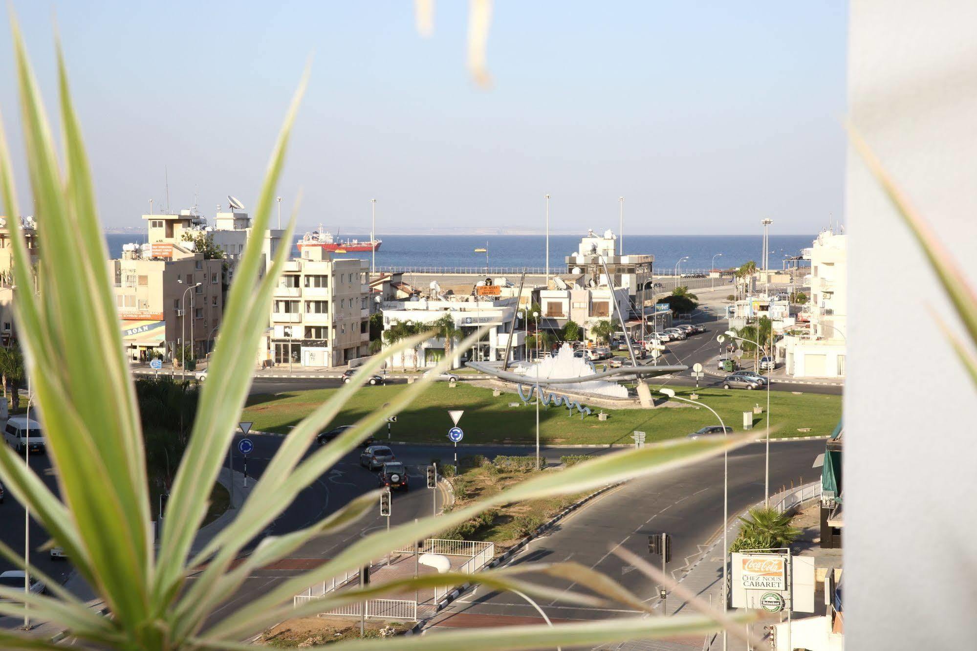 Alora Apartments Larnaca Extérieur photo
